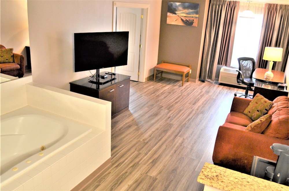 The Ashley Inn Suites 44/68