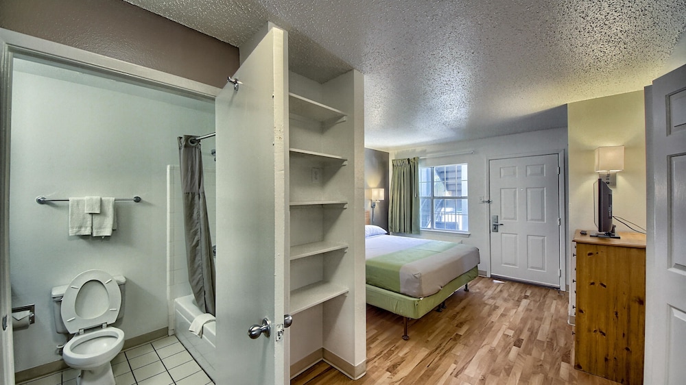 Studio 6 Extended Stay - San Antonio, TX - Six Flags 51/58