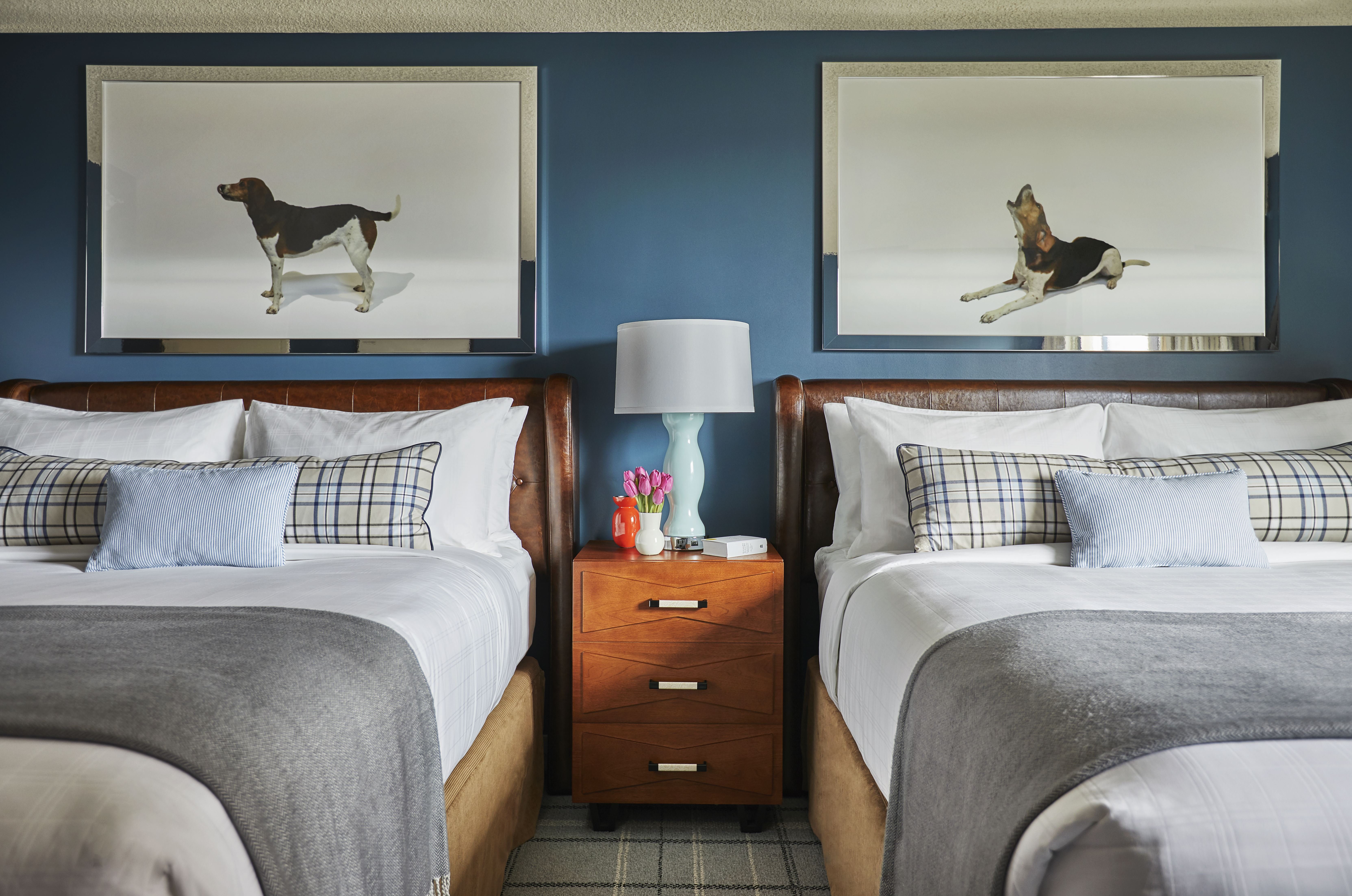 GRADUATE, 2 QUEEN BEDS