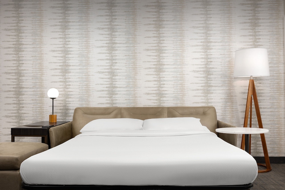 Studio, Queen Bed, Sofa