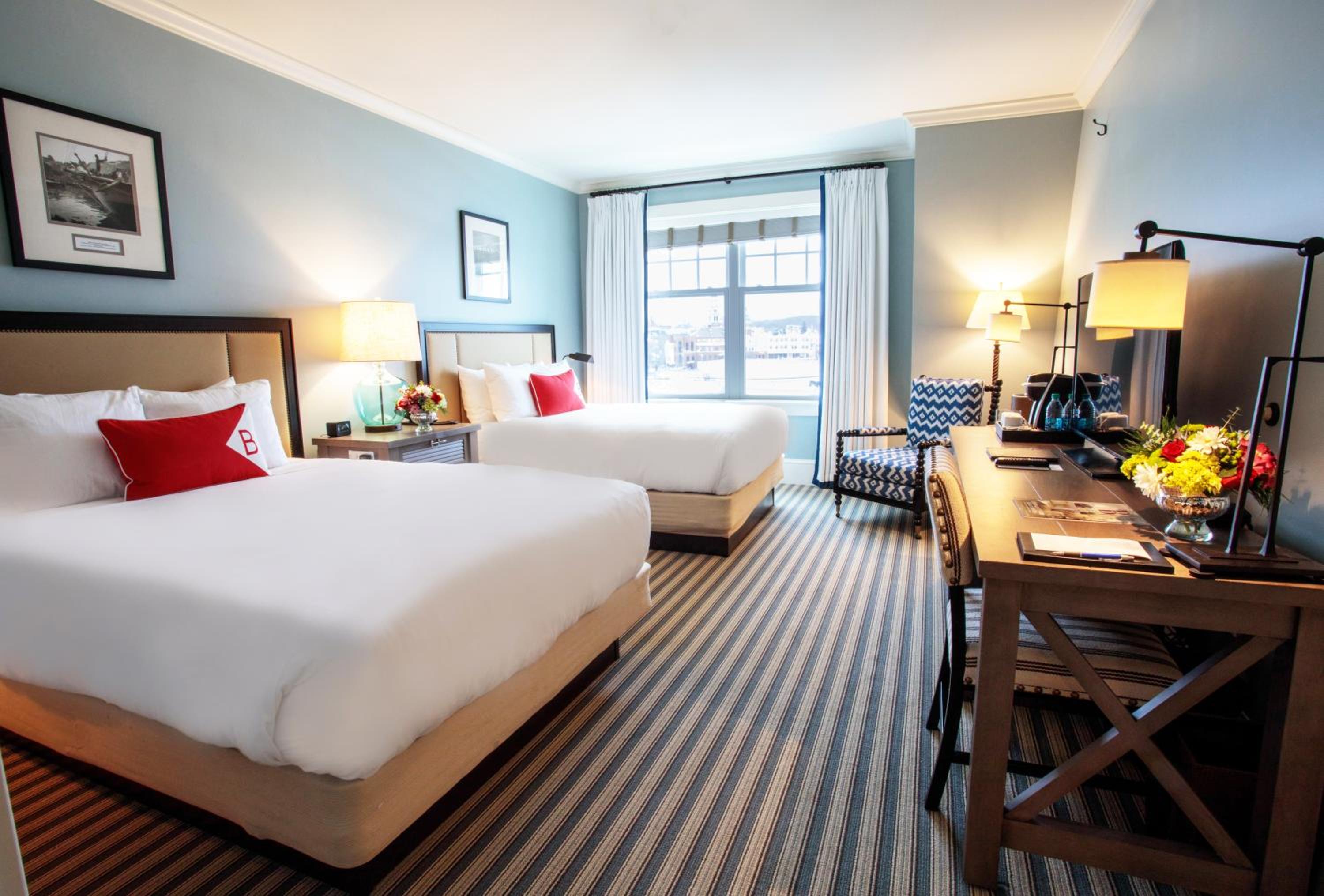 Classic, 2 Queen Beds, City View