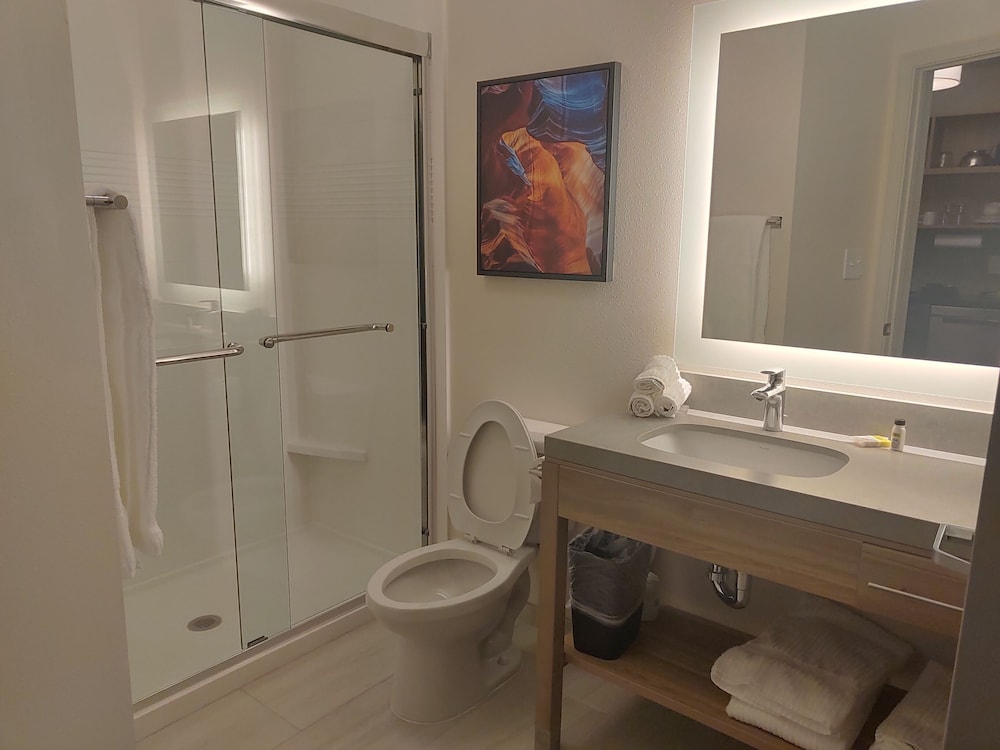 Candlewood Suites Columbia, an IHG Hotel 12/40