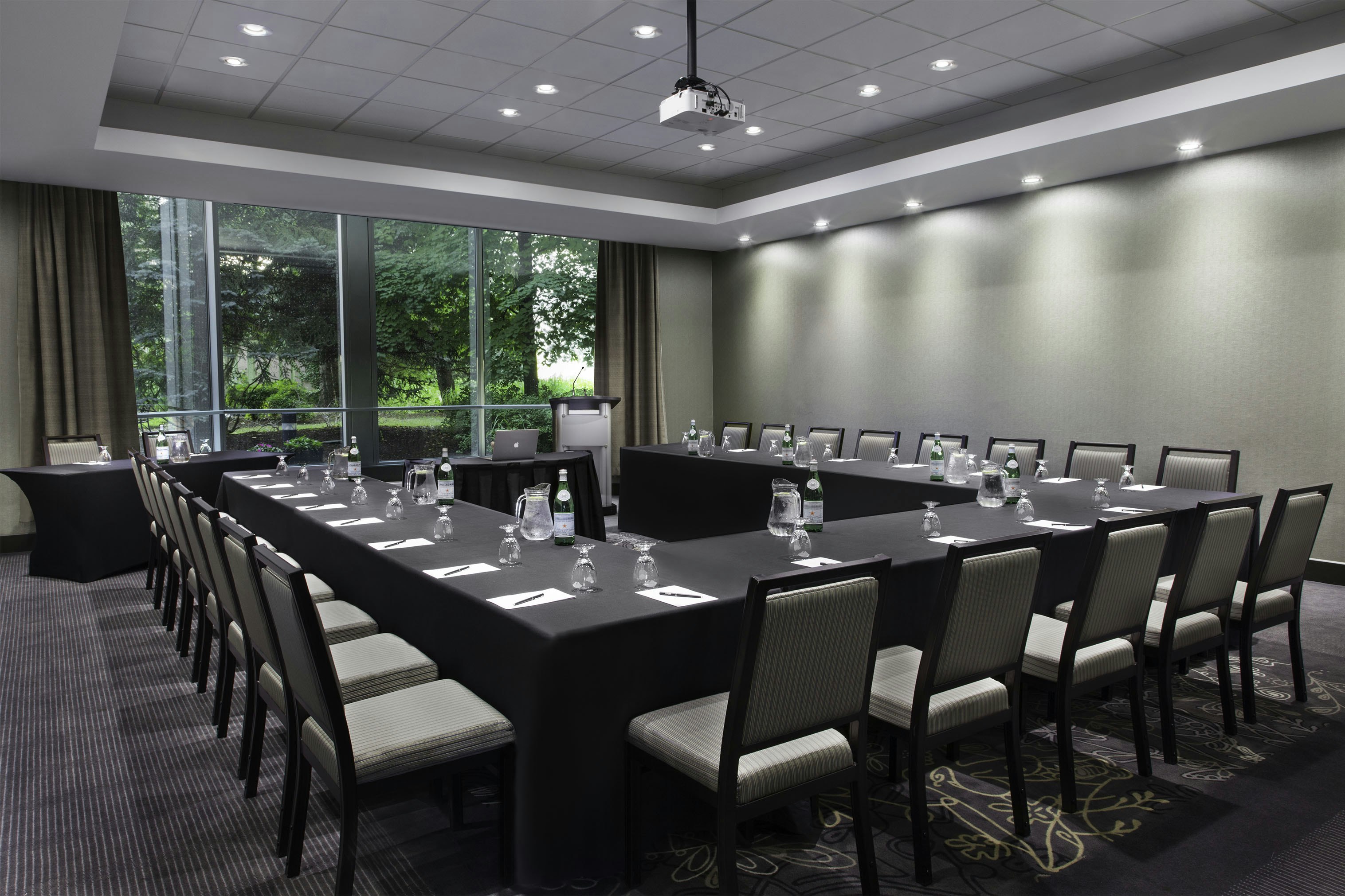Hilton Toronto Markham Suites Conference Centre Spa 77/87