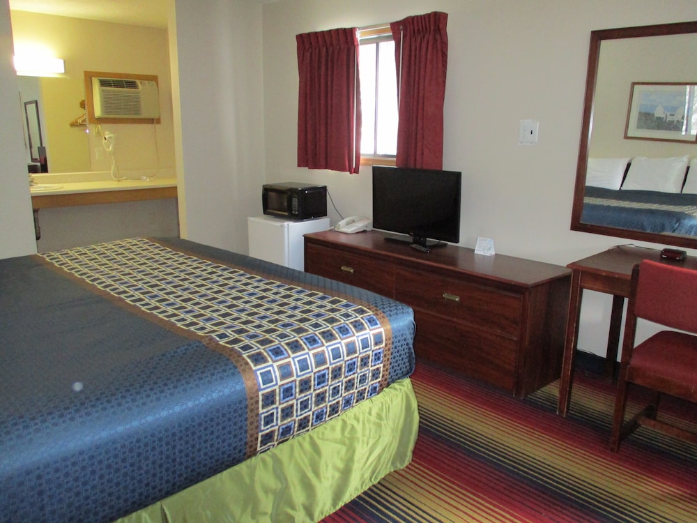 Travelodge by Wyndham Spirit Lake/Okoboji 24/53