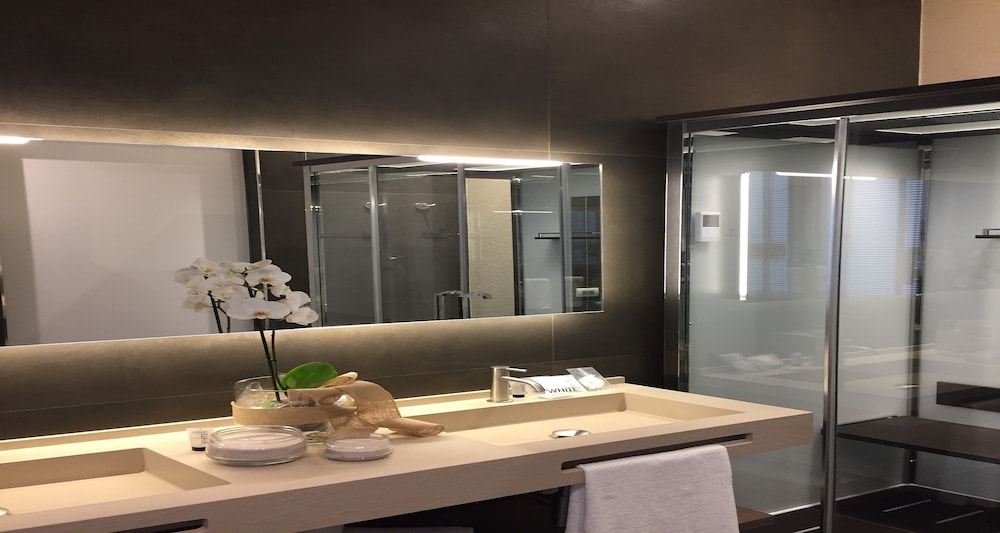 Private Luxury Suite 64/69