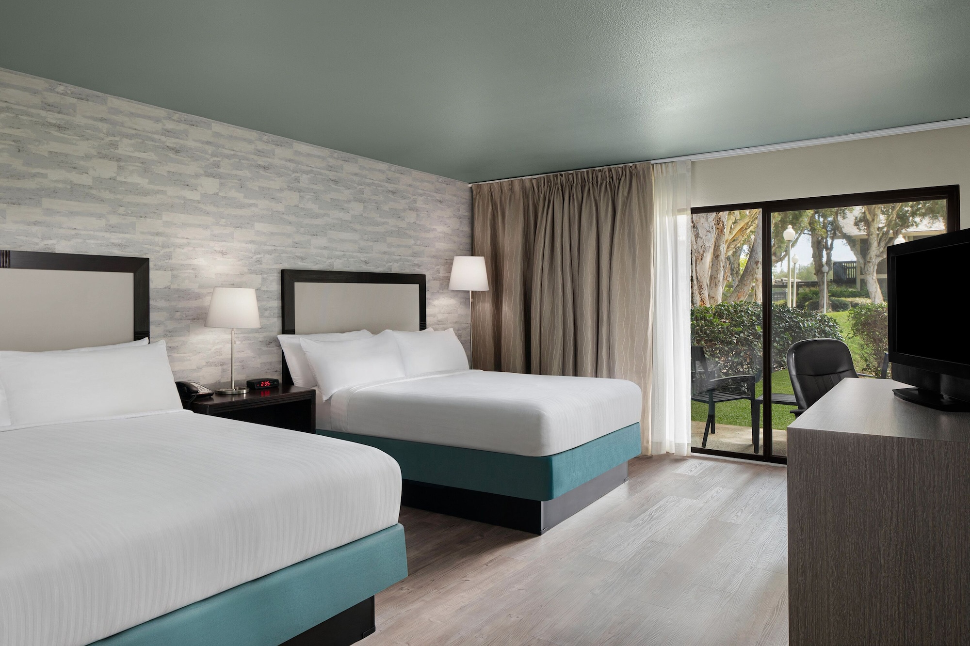 STANDARD, 2 QUEEN BEDS, COURTYARD VIEW, TERRACE