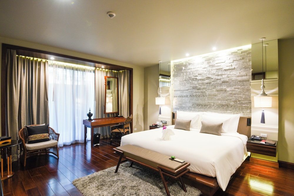 DELUXE ROOM