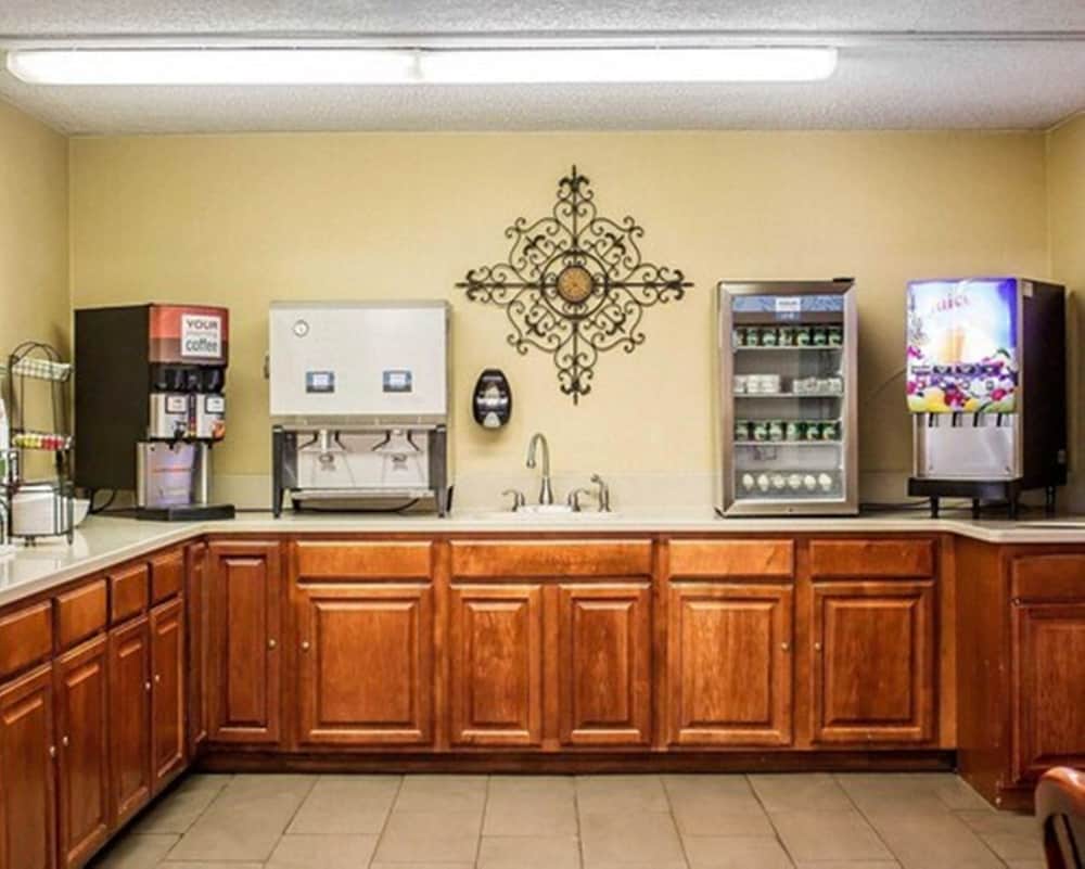 Quality Inn Lima, OH 2/47