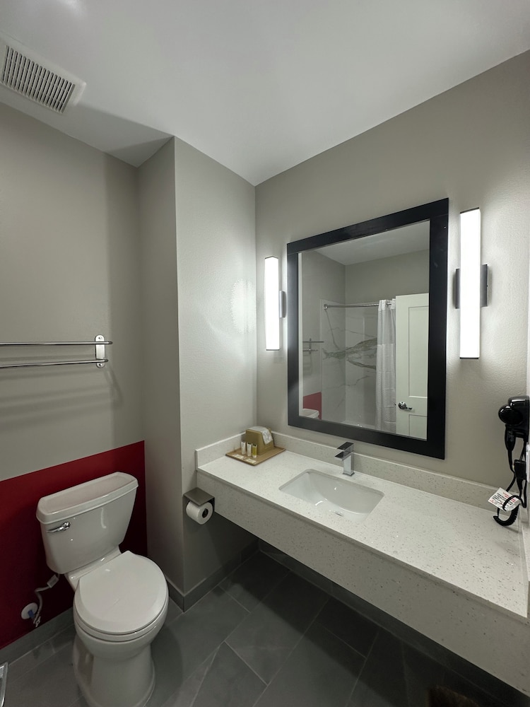 Super 8 by Wyndham Baytown 18/20