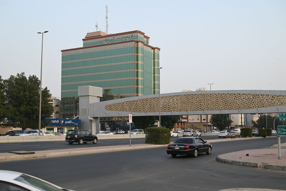 بلاتينيوم السبعين للأجنحة الفندقية(Platinum Seventy Serviced Apartments) 60/61