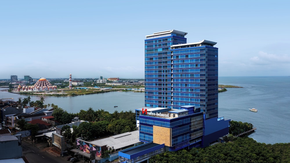 Swiss-Belhotel Waterfront Makassar 5/50