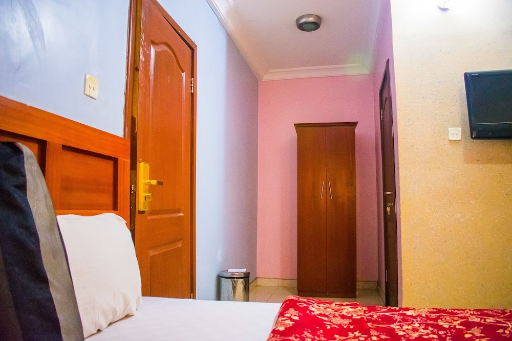 Golden Destiny Hotel Limited 26/100
