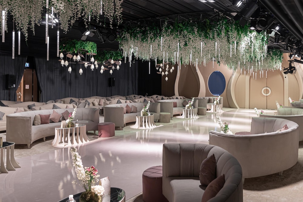 كراون بلازا الرياض منهال(Radisson Blu Hotel and Convention Center, Riyadh Minhal) 50/67