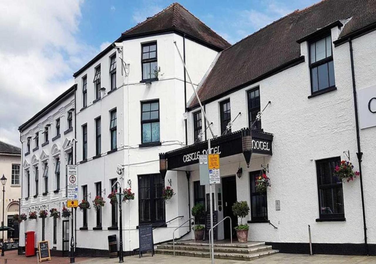 The Castle Hotel 56/61
