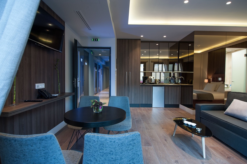 Athens Platinum Rooms and Suites 42/57