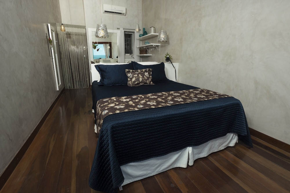 EXECUTIVE, SUITE
