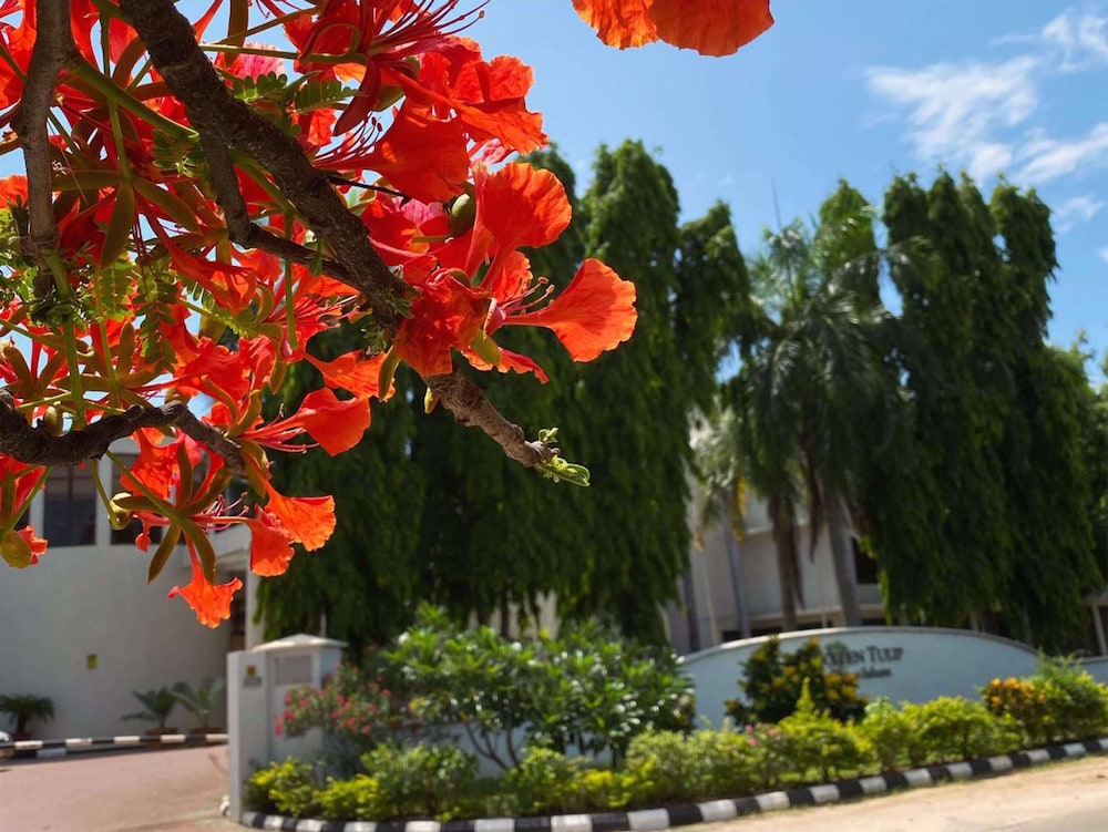 Golden Tulip Dar Es Salaam 67/71