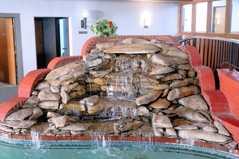 Apple Tree Inn and Suites 41/62