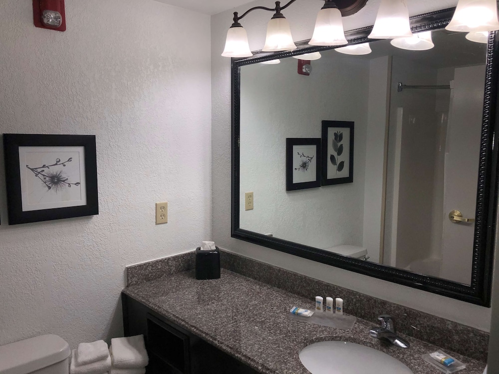 Country Inn & Suites by Radisson, Biloxi-Ocean Springs, MS 9/21