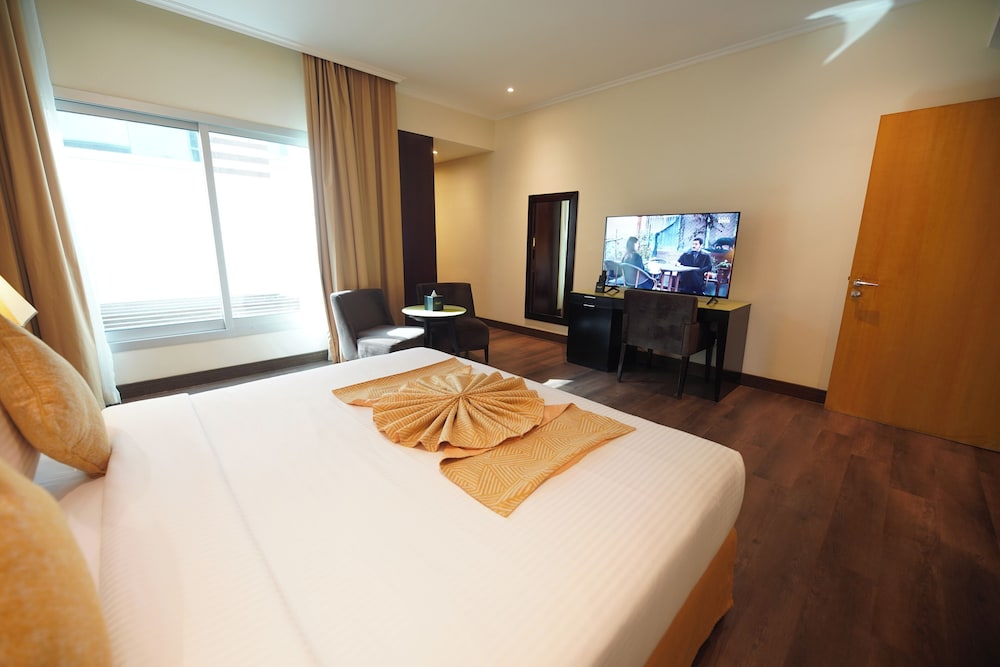 EXECUTIVE, SUITE, KING BED