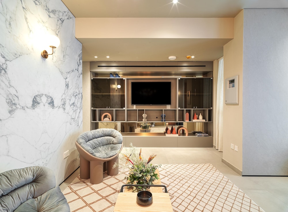 LIV Mackenzie Beach Suites 32/55