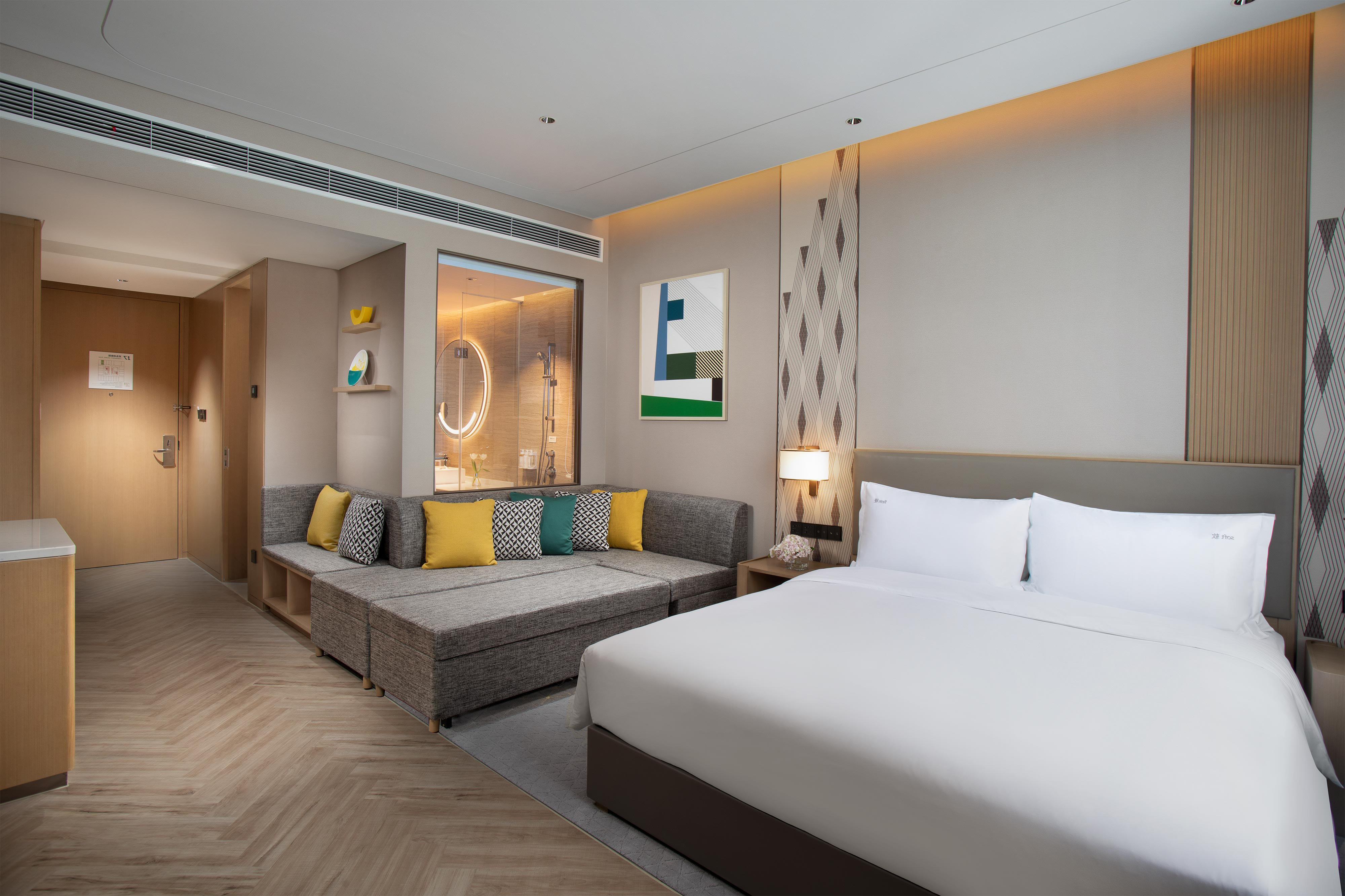 Holiday Inn Wuxi Central Station 14/56