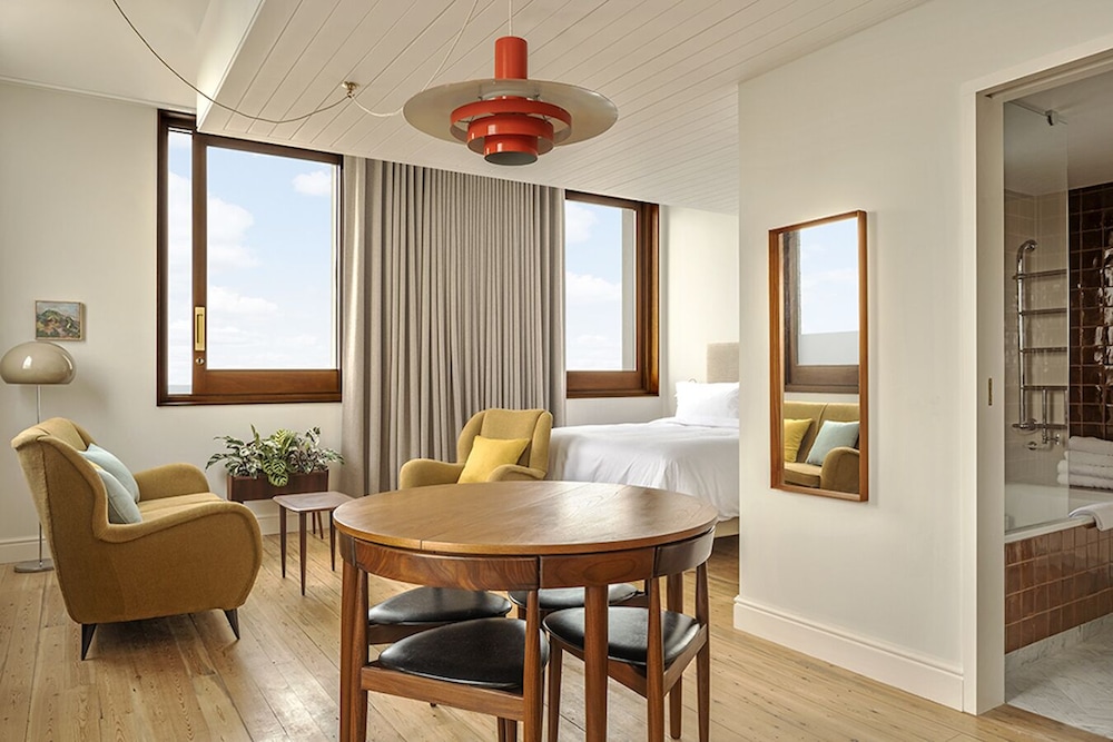 Fort Road Hotel 26/40