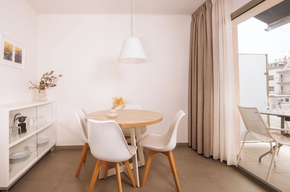 Castellmar Apartments 43/57