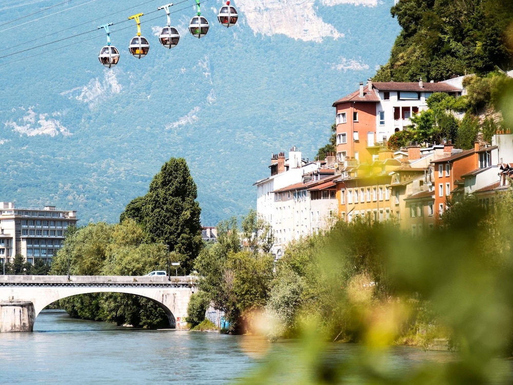 Mercure Grenoble Meylan 41/46