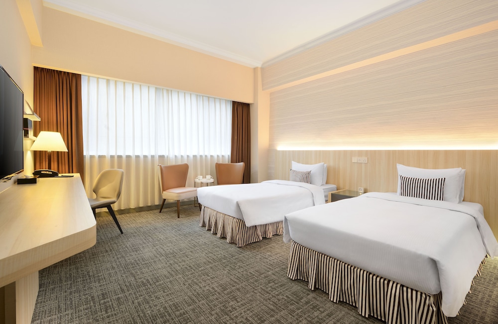 Caesar Park Hotel 26/72