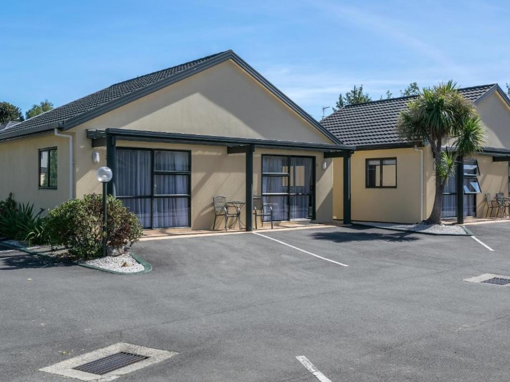 Ashleigh Court Motel 6/37