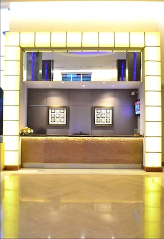 Emersia Hotel Resort 8/50