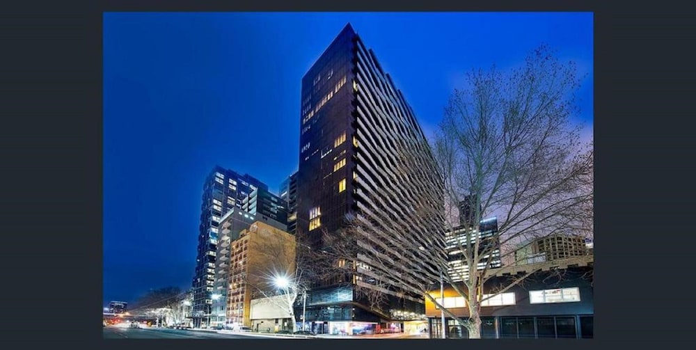 Aura On Flinders Serviced Apartment 2/78