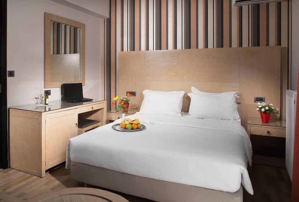 Areos Hotel 11/57