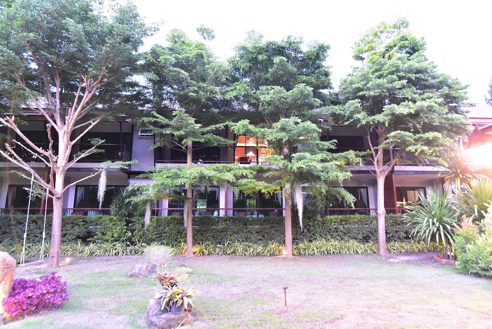 The Breeze Lipe Resort 40/44