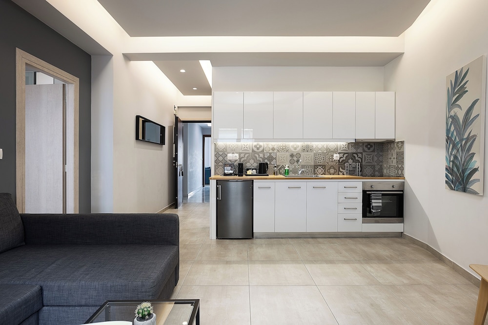 The Omnia Collection Pagrati 9/60