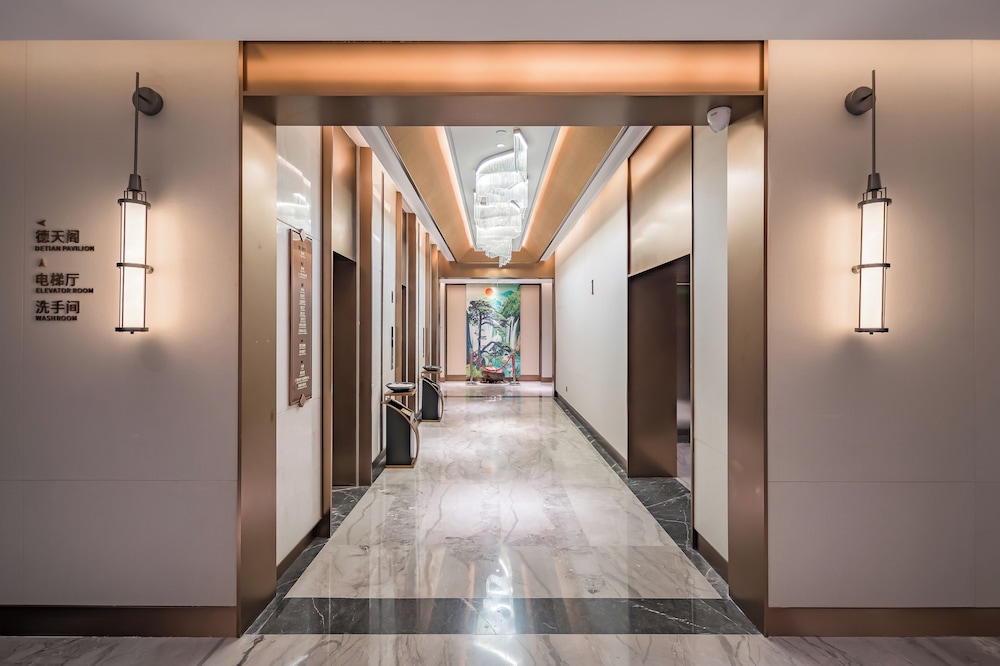 Beijing Guangxi Hotel 24/50