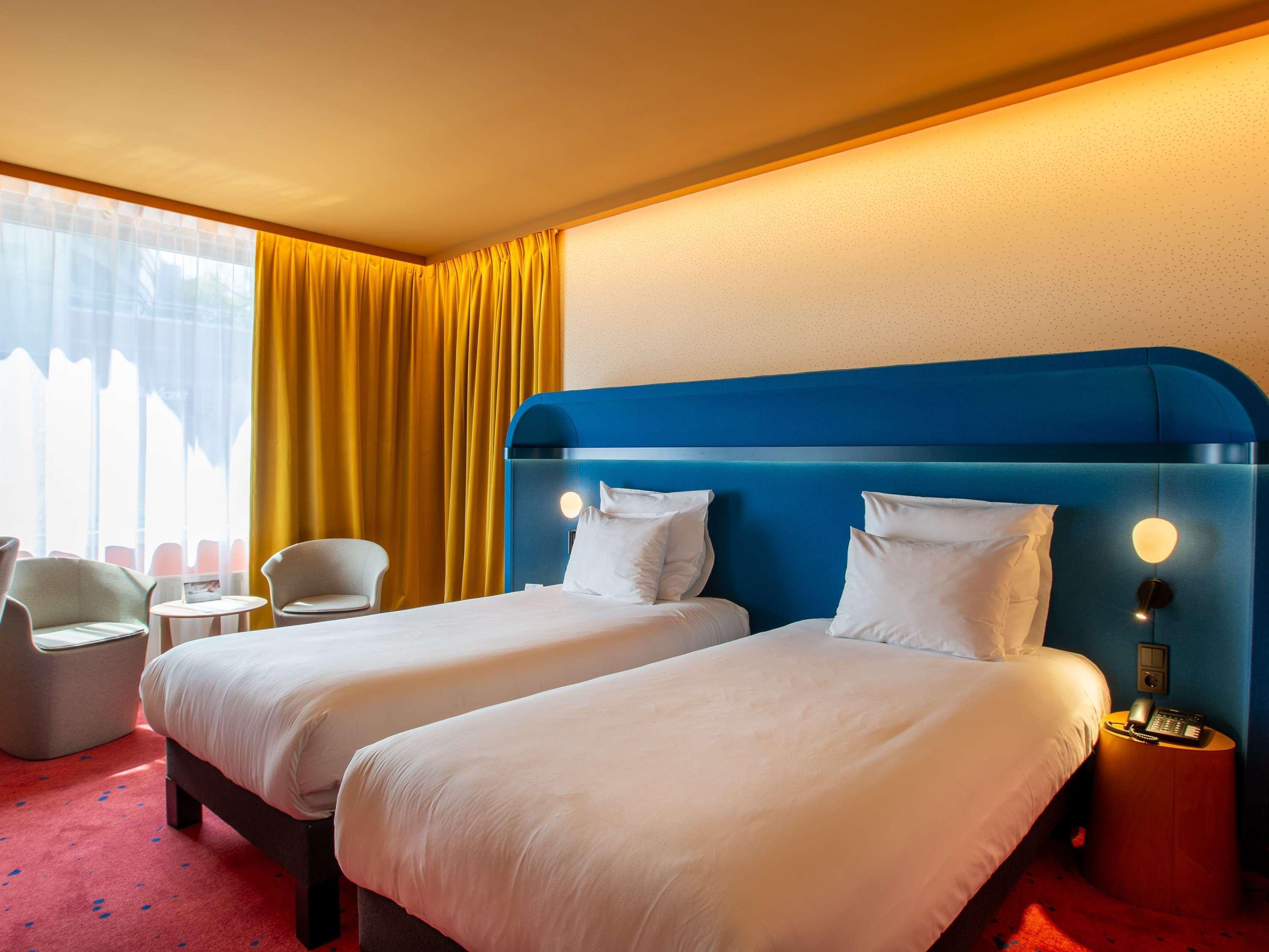 CLASSIC, TWIN BEDS