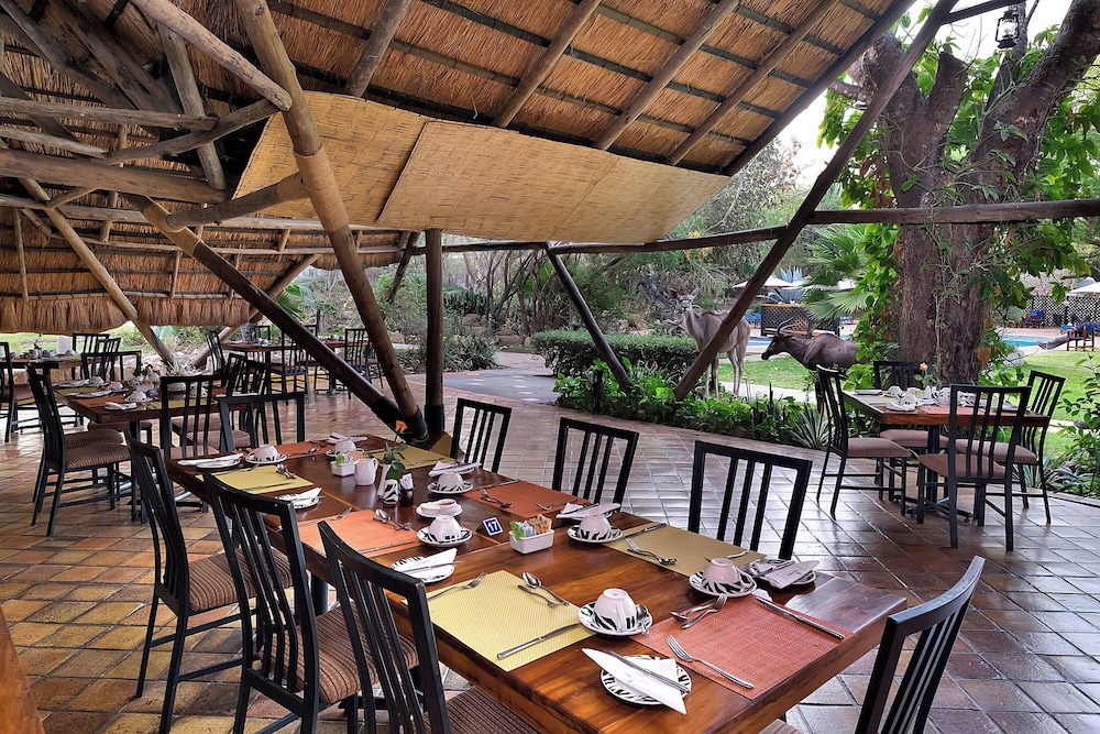 Protea Hotel by Marriott Lusaka Safari Lodge 28/50