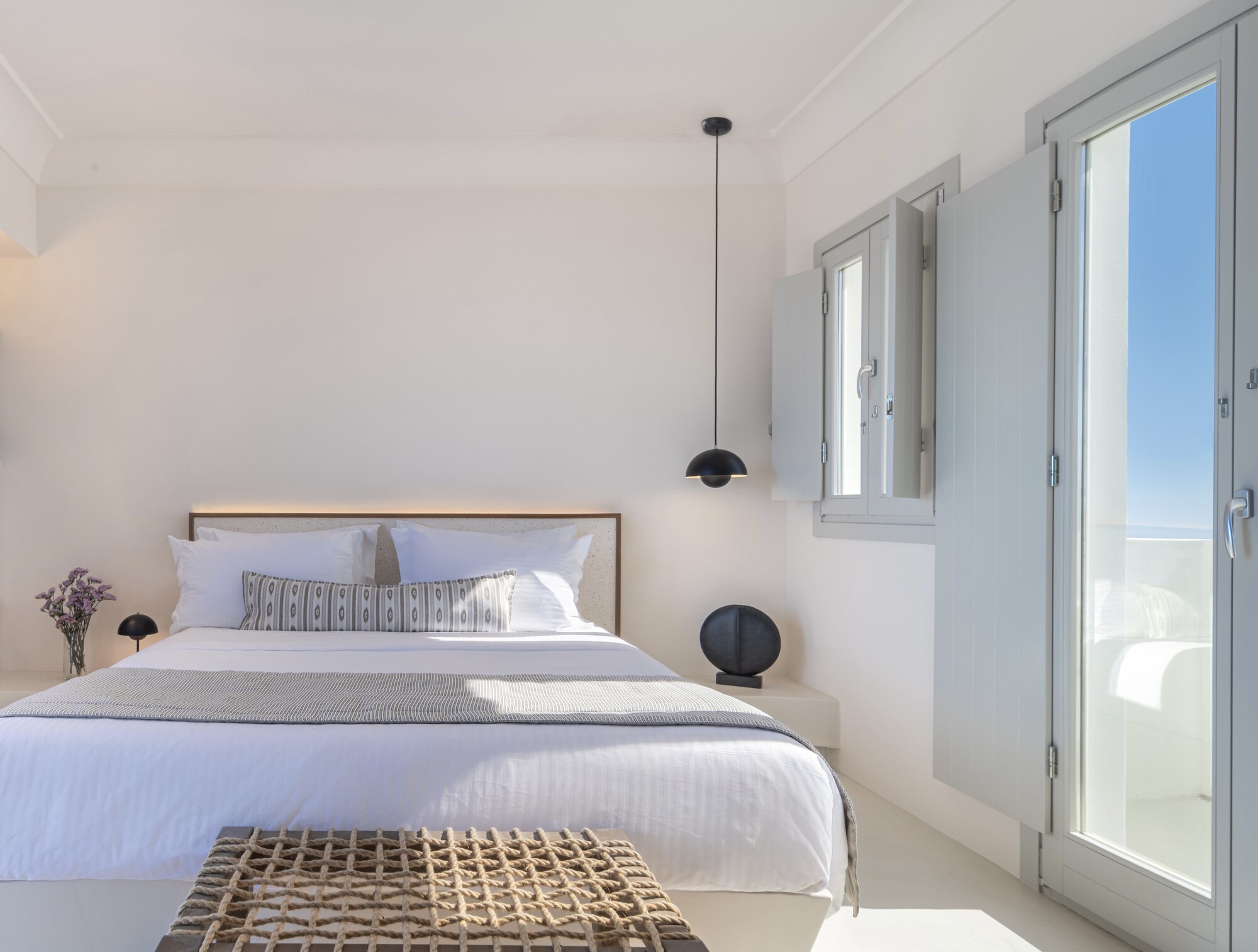 SUITE, QUEEN BED, INDOOR JETTED TUB