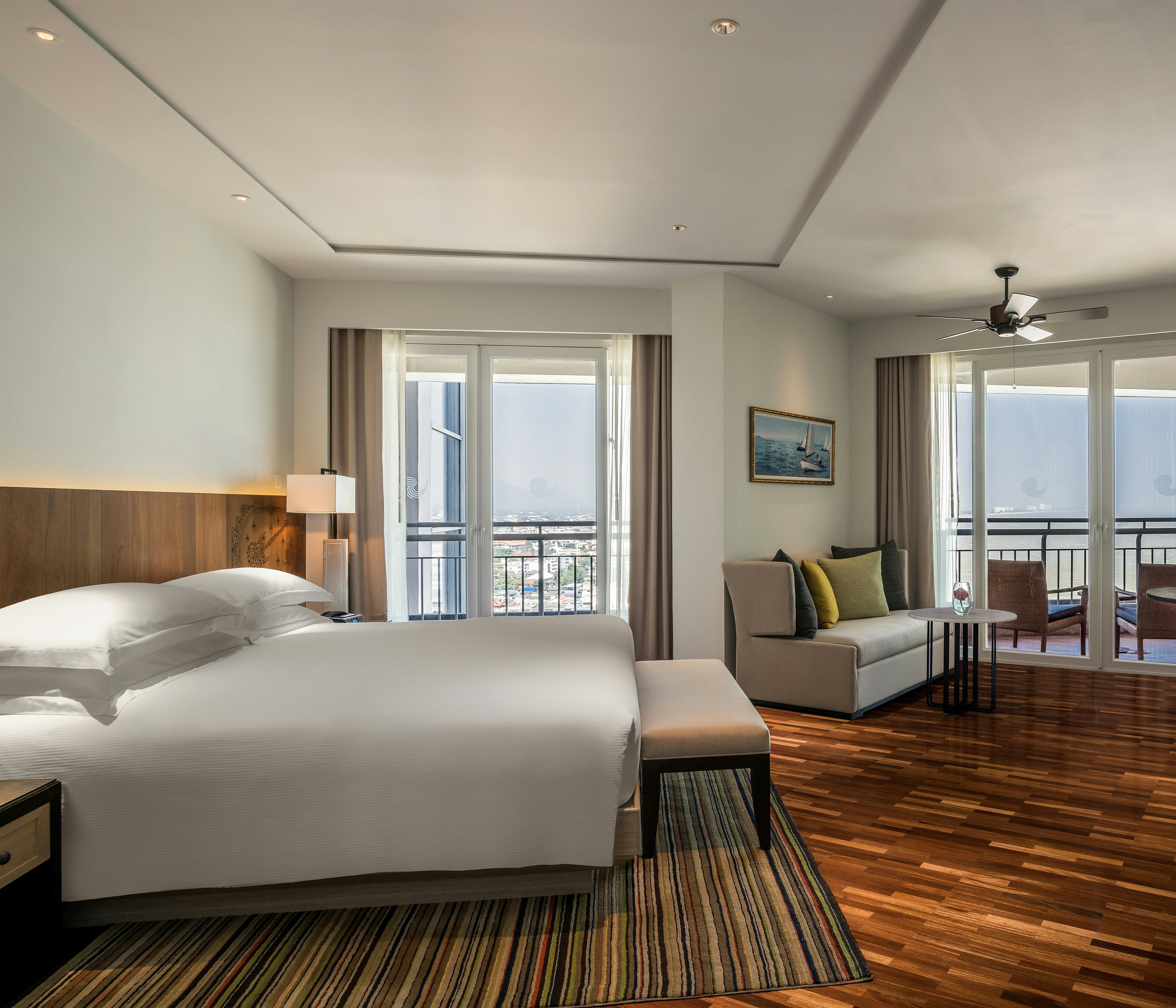 JUNIOR SUITE, EXECUTIVE, KING BED