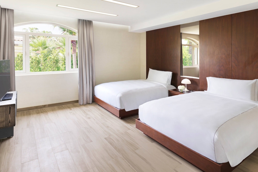 The Ritz Carlton Abu Dhabi Grand Canal 8/63
