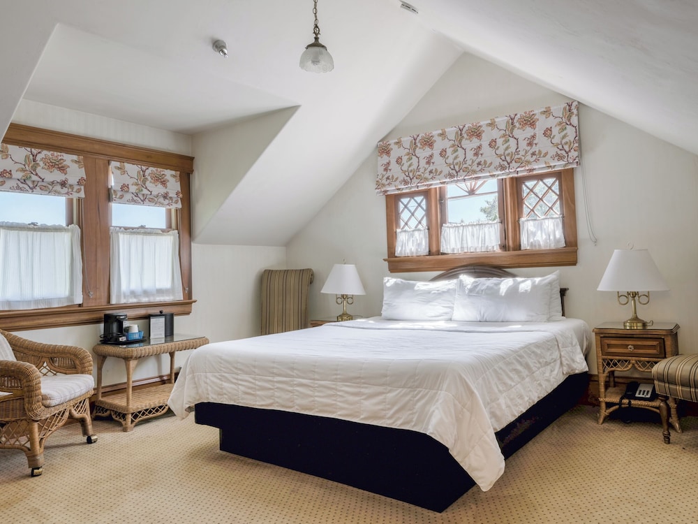 Pacific Grove Inn 34/79