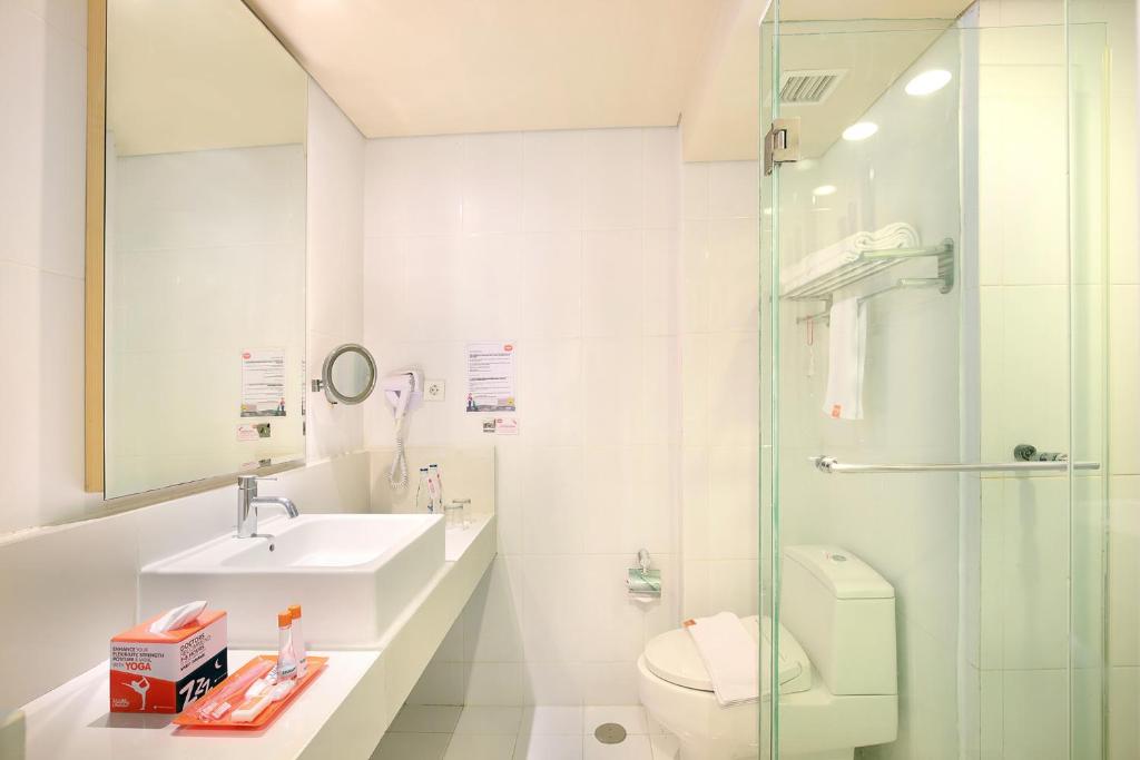 غرفة سوبيريور بسرير مزدوج أو سريرين منفصلين، HARRIS Hotel Kuta Tuban 2/4