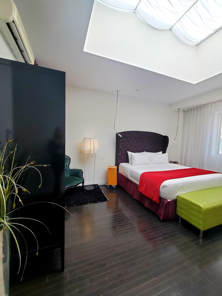 Hotel Chez Swann 11/72