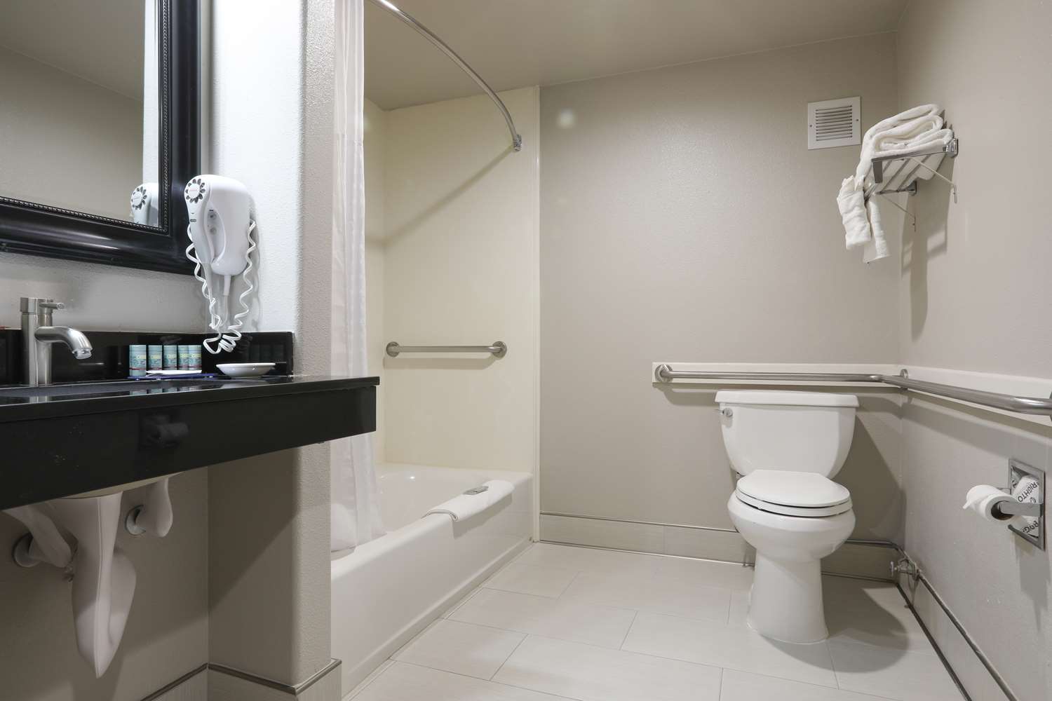 Suite, King Bed, Bathtub, Accessible