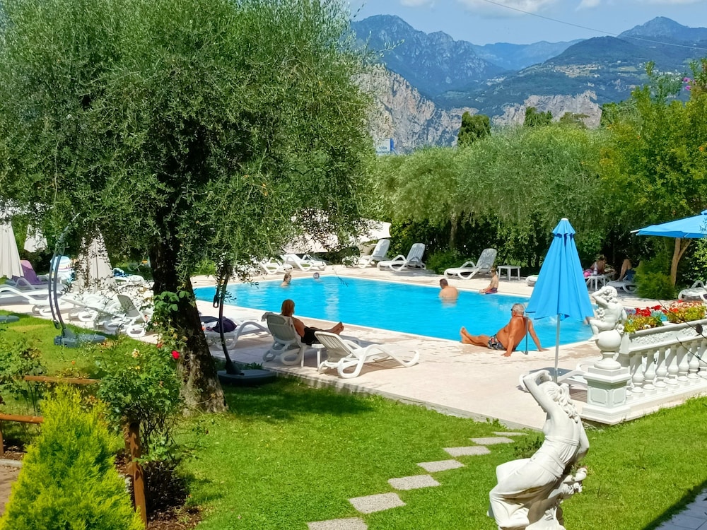 Villa Isabella Hotel & Residence 41/50