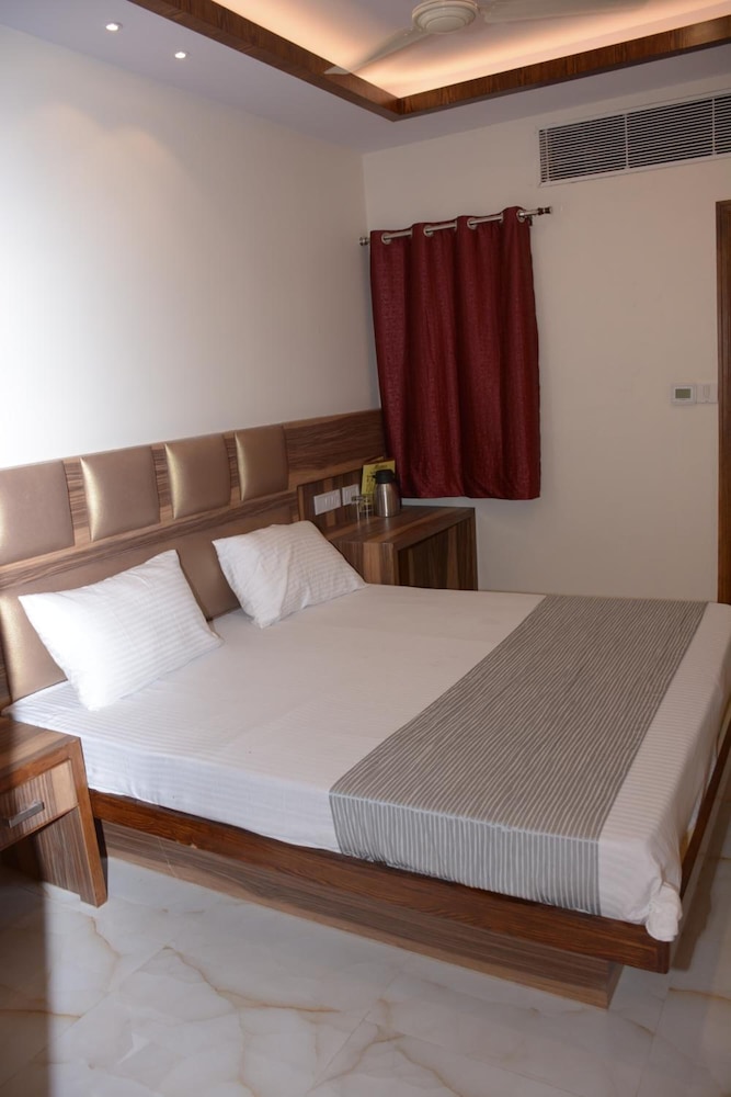 Hotel Golden Oasis Delhi 6/27