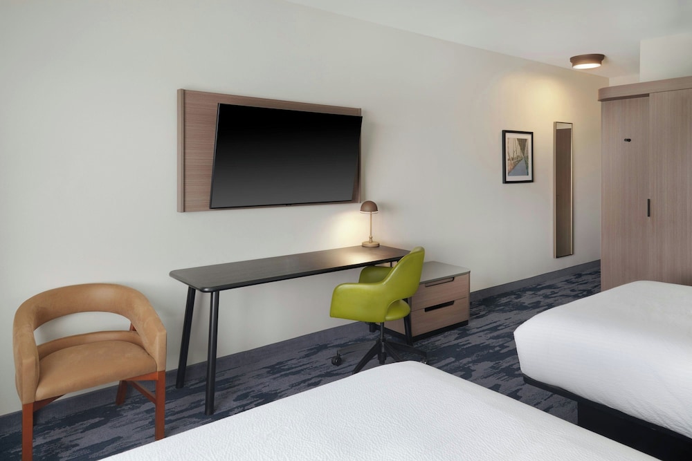 Fairfield by Marriott Inn & Suites Columbus 12/40