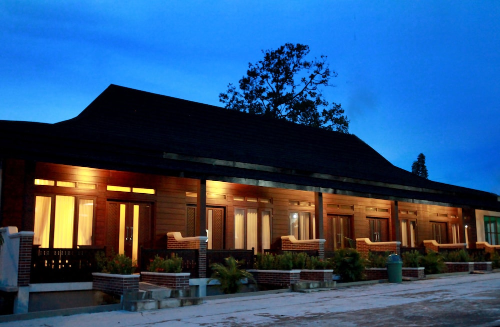Green Tropical Village Hotel Resort 5/61